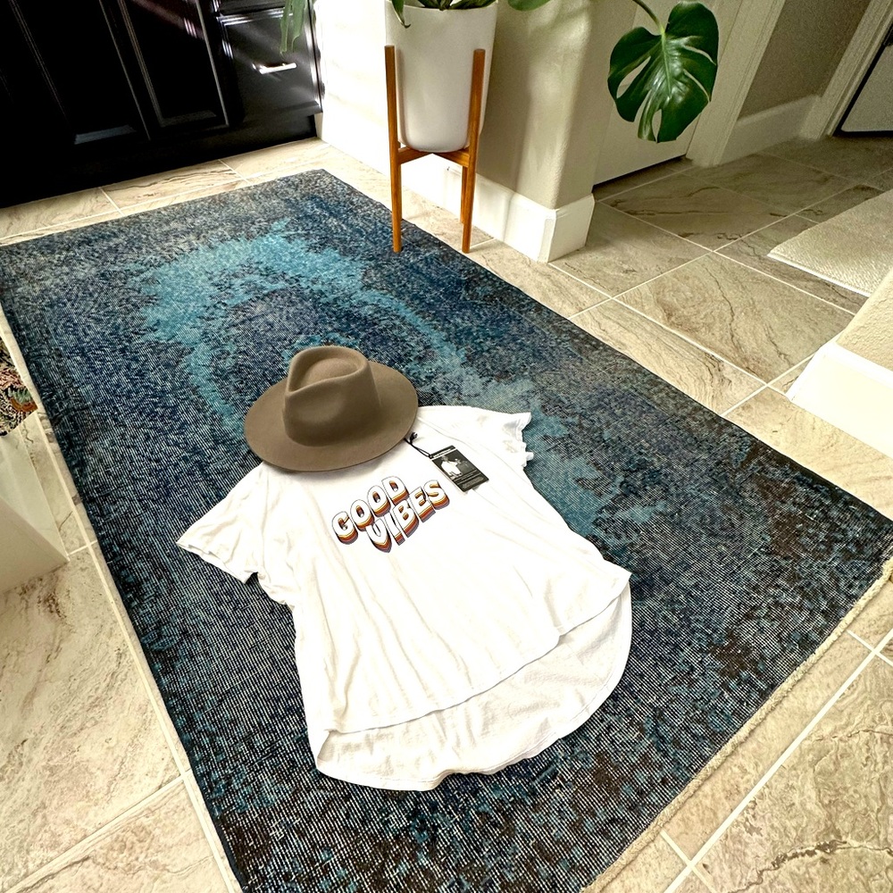 NWT Goodhyouman graphic tee, Size L.